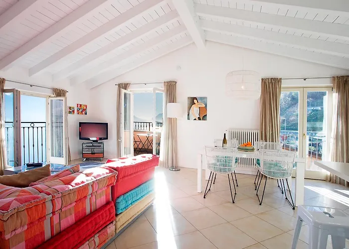 Belvedere Menaggio-4 Luxury Homes-by Italian Casa Paradiso, Apartmento Belvedere, Woon Belvedere Penthouse, Vh Bella Vista Apartman Menaggio