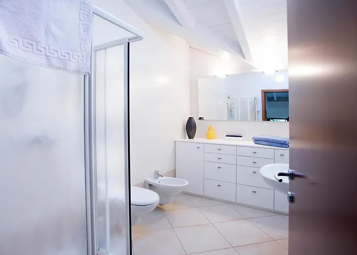 Belvedere Menaggio-4 Luxury Homes-by Italian Casa Paradiso, Apartmento Belvedere, Woon Belvedere Penthouse, Vh Bella Vista Menaggio