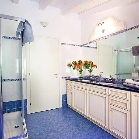 Belvedere Menaggio-4 Luxury Homes-by Italian Casa Paradiso, Apartmento Belvedere, Woon Belvedere Penthouse, Vh Bella Vista *