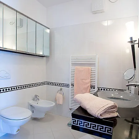 Apartment Belvedere Menaggio-4 Luxury Homes-by Italian Casa Paradiso, Apartmento Belvedere, Woon Belvedere Penthouse, Vh Bella Vista Menaggio