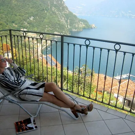 Belvedere Menaggio-4 Luxury Homes-by Italian Casa Paradiso, Apartmento Belvedere, Woon Belvedere Penthouse, Vh Bella Vista * Menaggio