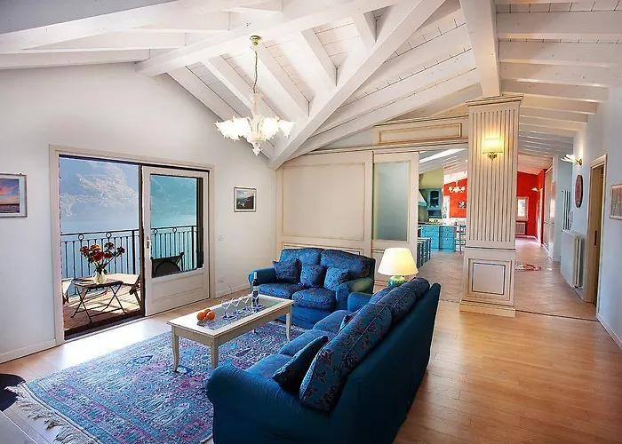Appartement Belvedere Menaggio-4 Luxury Homes-by Italian Casa Paradiso, Apartmento Belvedere, Woon Belvedere Penthouse, Vh Bella Vista