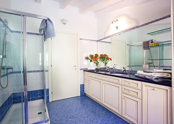 Belvedere Menaggio-4 Luxury Homes-by Italian Casa Paradiso, Apartmento Belvedere, Woon Belvedere Penthouse, Vh Bella Vista *