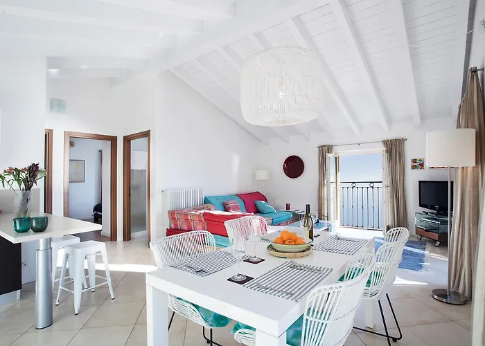 Belvedere Menaggio-4 Luxury Homes-by Italian Casa Paradiso, Apartmento Belvedere, Woon Belvedere Penthouse, Vh Bella Vista