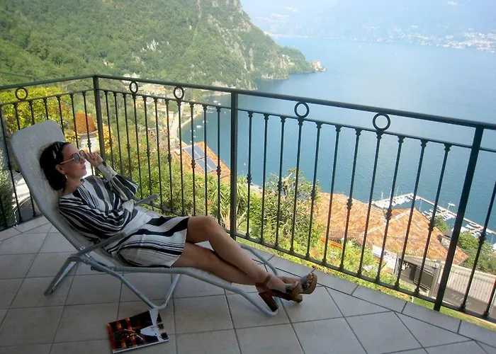 Belvedere Menaggio-4 Luxury Homes-by Italian Casa Paradiso, Apartmento Belvedere, Woon Belvedere Penthouse, Vh Bella Vista * Menaggio