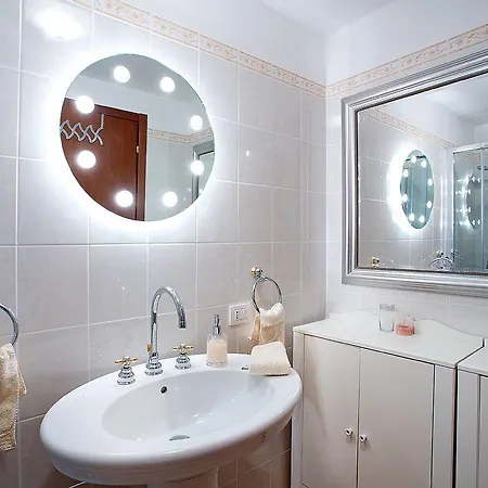 Belvedere Menaggio-4 Luxury Homes-by Italian Casa Paradiso, Apartmento Belvedere, Woon Belvedere Penthouse, Vh Bella Vista מנאג'יו