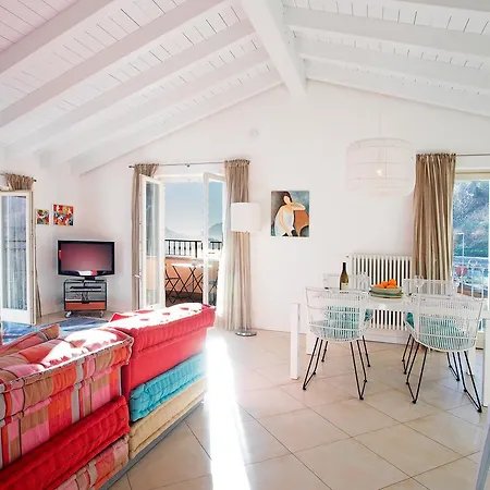 Belvedere Menaggio-4 Luxury Homes-by Italian Casa Paradiso, Apartmento Belvedere, Woon Belvedere Penthouse, Vh Bella Vista דירה מנאג'יו