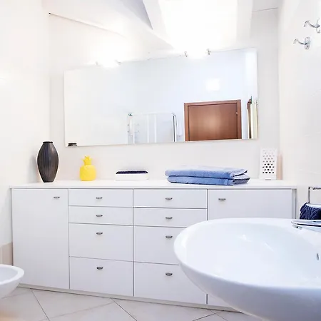 דירה Belvedere Menaggio-4 Luxury Homes-by Italian Casa Paradiso, Apartmento Belvedere, Woon Belvedere Penthouse, Vh Bella Vista מנאג'יו