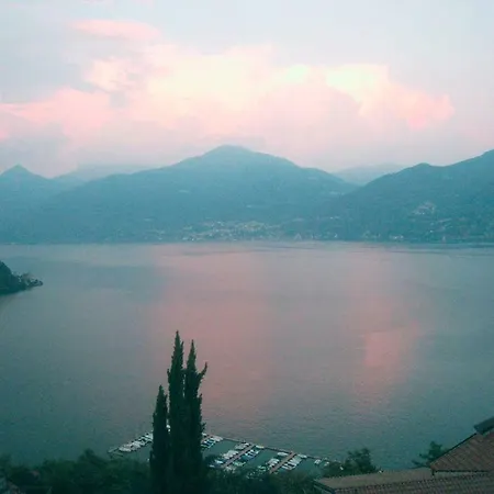 Belvedere Menaggio-4 Luxury Homes-by Italian Casa Paradiso, Apartmento Belvedere, Woon Belvedere Penthouse, Vh Bella Vista דירה מנאג'יו